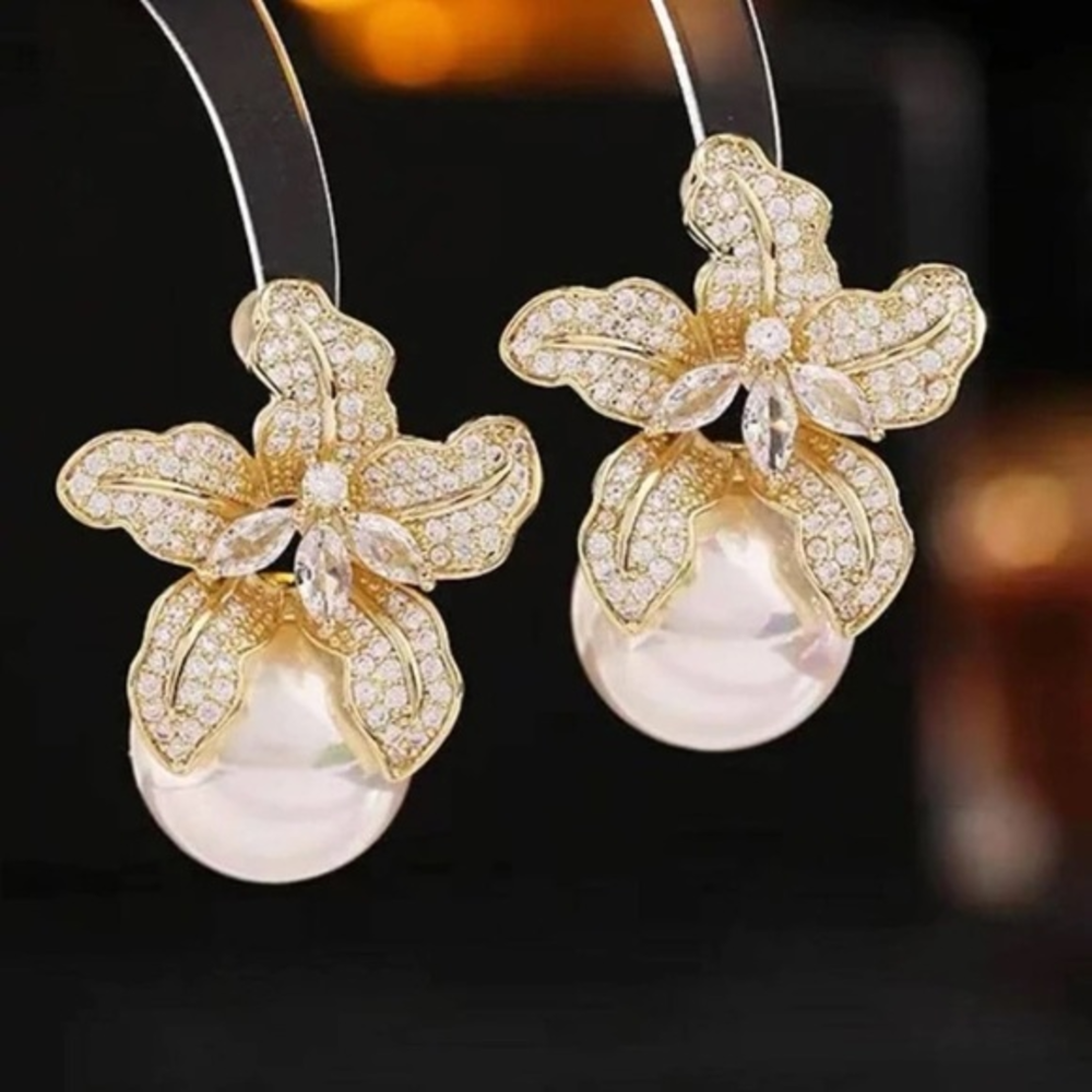 Cubic zirconia pearl earrings‎